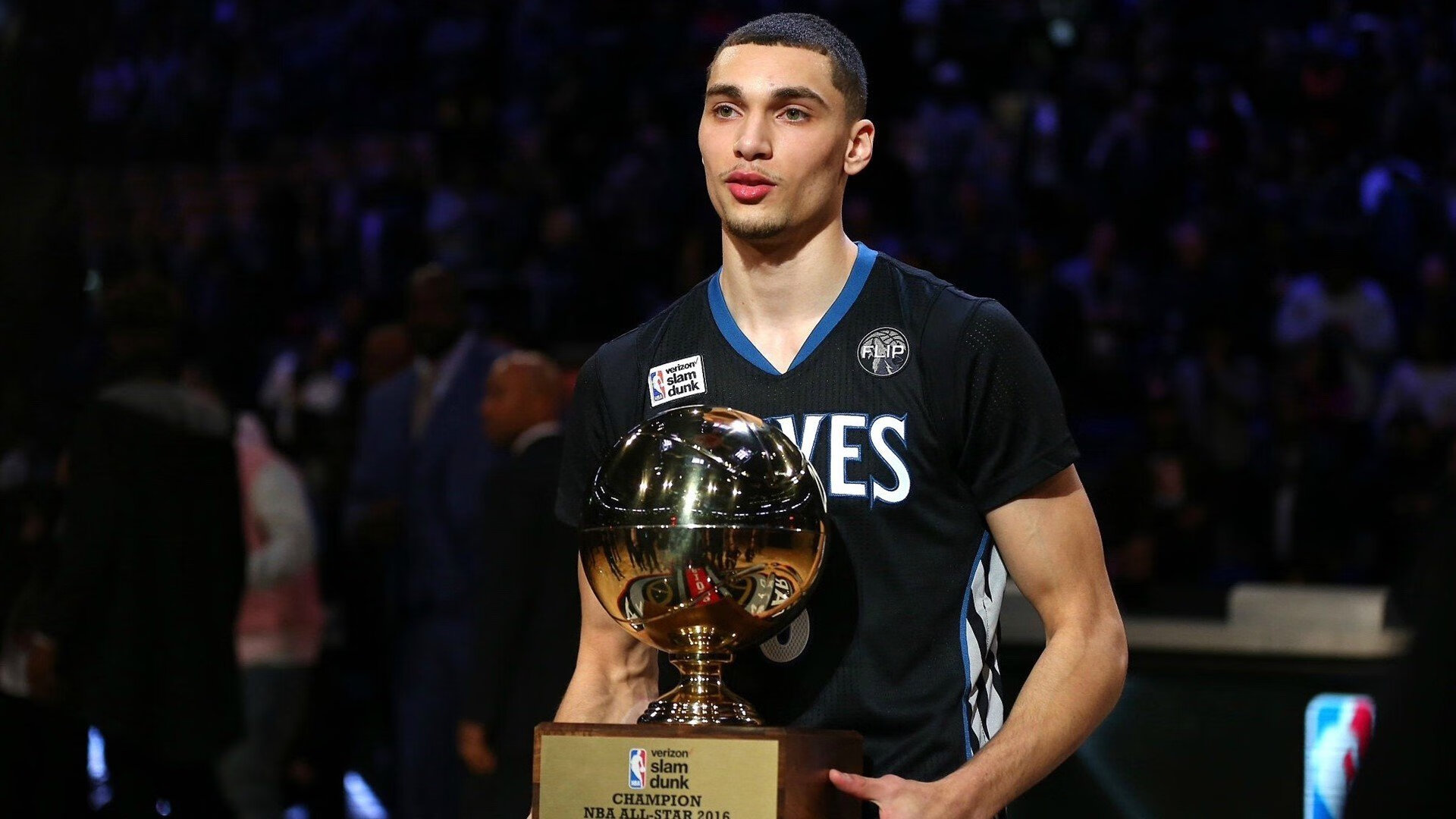 76人打造沉浸式球员更衣环境提升体验感,76人配色